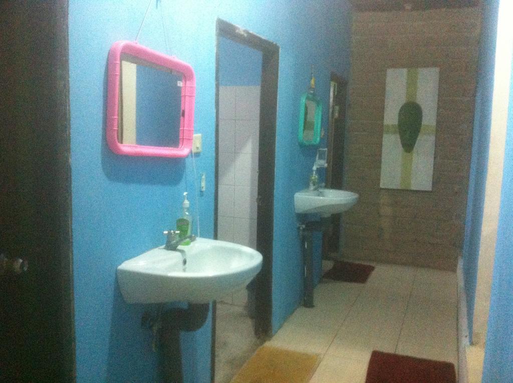 Good For Ya Knee Hostel & Bungalows (Adults Only) Джили Трауанган Екстериор снимка