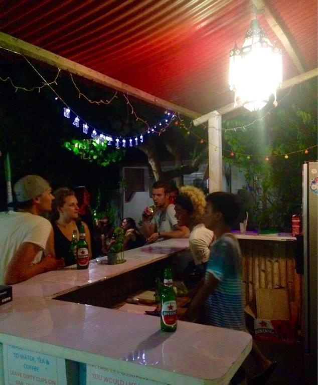 Good For Ya Knee Hostel & Bungalows (Adults Only) Джили Трауанган Екстериор снимка