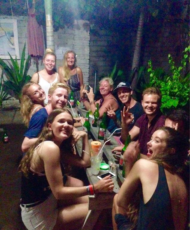 Good For Ya Knee Hostel & Bungalows (Adults Only) Джили Трауанган Екстериор снимка