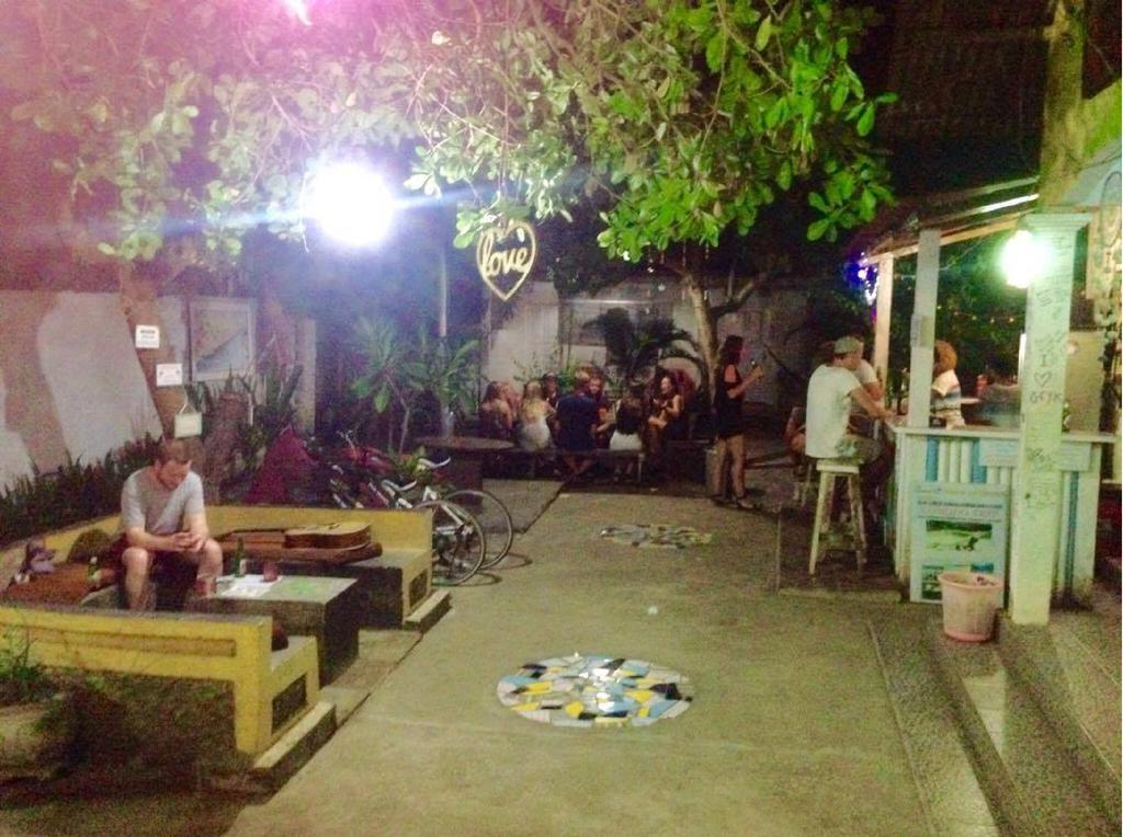Good For Ya Knee Hostel & Bungalows (Adults Only) Джили Трауанган Екстериор снимка