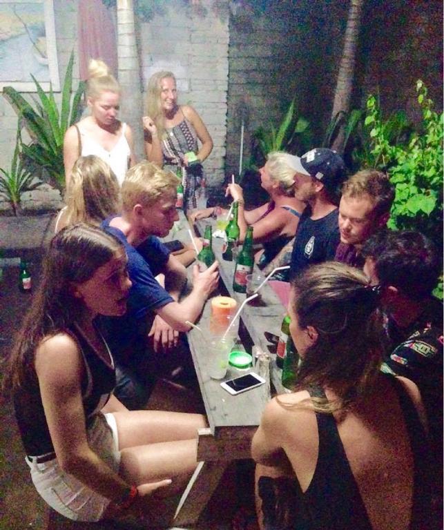 Good For Ya Knee Hostel & Bungalows (Adults Only) Джили Трауанган Екстериор снимка